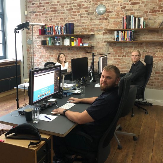 45 Grad Büro mit Team